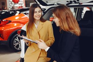 Как выбрать автосалон при покупке автомобиля?