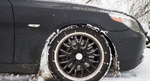 Лед, грязь, снежные наросты на арках машины — чем это опасно и как от них избавиться?