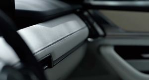 Компания Mazda опубликовала видеотизер с интерьером нового кроссовера CX-60 2022 года