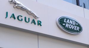 Концерн Jaguar Land Rover приостанавливает отгрузку новых автомобилей в РФ