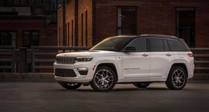 Jeep Grand Cherokee 2022 года: салон, стандартные опции, цены