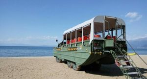 В Албании продают советскую амфибию БАВ-485, переделанную в экскурсионный автобус