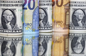 Во внешнеторговых контрактах доля доллара упала на 40%, доля евро — на 30%