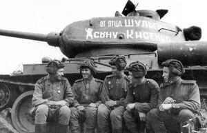 Почему советские танкисты носили шлемофоны, а немецкие - пилотки