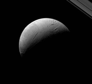 «Синьхуа»: на спутнике Сатурна Энцеладе возможна жизнь