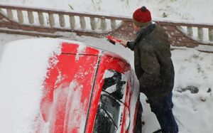 Как выбрать автомобильную щетку для уборки снега: несколько полезных советов