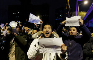 Китай протестует против локдаунов. Полиция все более жестко отвечает на протесты