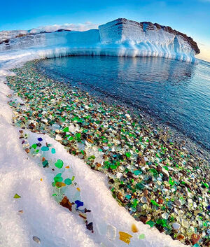 Стеклянный пляж в России