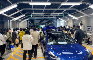 Владельцы электрокаров вышли на протест против скидок на Tesla в Китае