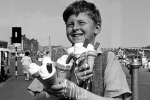 Как в СССР мороженое продавали, и почему многие дети мечтали быть продавцами мороженого