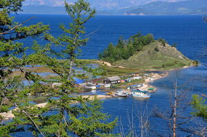 Куда ни глянь - всюду вода. Катунь на Байкале - старое рыбацкое поселение полуострова Святой Нос.