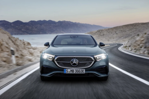 Mercedes-Benz E-Class сменил поколение: автомобильный TikTok и селфи-камера