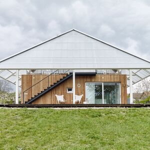 Дом с теплицей вместо крыши: плюсы и минусы