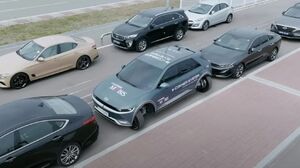 Hyundai научила автомобили парковаться боком: крутое видео