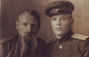 Почему во время войны большинство красноармейцев сбривали усы и бороду, и кто являлся исключением