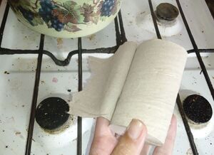 Трюк с туалетной бумагой: так легко плиту вы еще не чистили