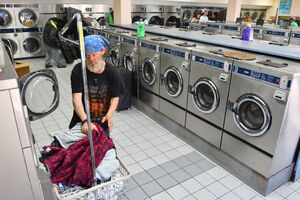 Почему американцы стирают в прачечных, а не дома? Почему для них стиральная машина – это роскошь? Объясняю просто