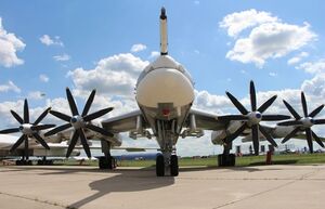 Зачем Ту-95 такие необычные двойные пропеллеры на двигателях