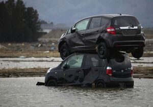 Автомобильные аварии, которые не поддаются логике… и законам физики (15 фото)