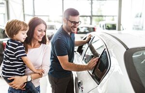 Что включает в себя программа «Семейный автомобиль» в 2025 году, и как ею воспользоваться