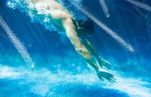 Можно ли спастись от пули, если нырнуть в воду