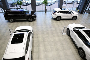 Автодилеры ожидают улучшения продаж в июле