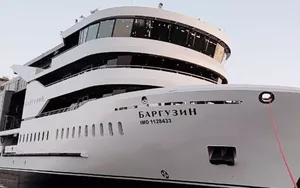 Первый российский современный лайнер для круизов по Байкалу спущен на воду