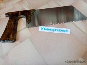 Небольшая ручная пила с большими зубьями