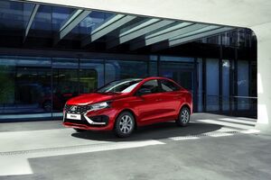 Старт продаж Lada Iskra оказался формальностью: дилеры не могут продавать машины, а поставки ожидаются только осенью 2025 года