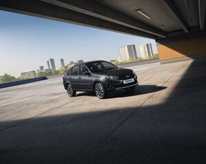 Lada Granta Active Cross 2025: как АвтоВАЗ создал универсальный лифтбек с проходимостью кроссовера для российских условий