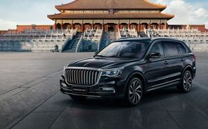 Обзор авторынка 2025: российские премьеры Tenet и Hongqi, глобальные альянсы, иски к Nissan и новые штрафы для водителей