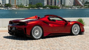 Ferrari 488 Pista Spider удивляет ретро-дисками на фоне роскоши