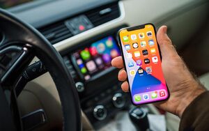 Три простых способа подключить смартфон к автомобилю и не получить штраф