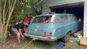 Редкий Dodge 330 1964 года ожил после 45 лет простоя в гараже