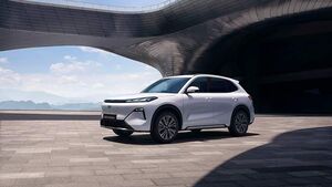 Гибридный Geely EX5 EM-i появится у дилеров России осенью 2025 года