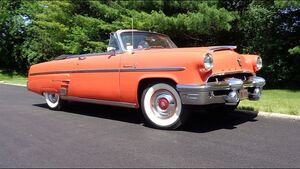 Почему кабриолет Mercury Monterey 1953 года всегда в центре внимания на выставках