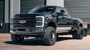 Ford F-450 Platinum 2025: черный гигант для приключений на 37-дюймовых колесах