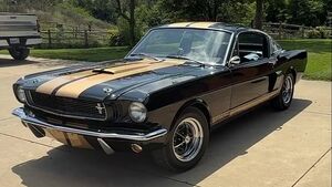 Владелец Shelby GT350H прощается с машиной после 38 лет