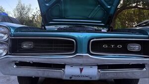 Редкий Pontiac GTO 1966 года сохранился в отличном состоянии после долгого простоя