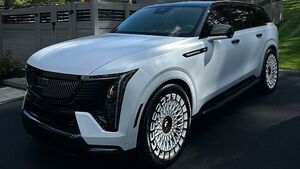 Cadillac Escalade IQ 2025 с необычными дисками удивил своим внешним видом