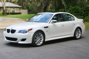 Почти новый BMW M5 E60 V10 выставлен на продажу в США