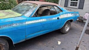 Редкий Plymouth Barracuda 1973 года ждет реставрации после долгого простоя