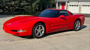 Редкий Chevrolet Corvette простоял без движения 22 года после покупки