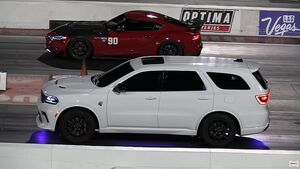 Dodge Durango SRT Hellcat и Toyota Supra: неравная схватка на старте
