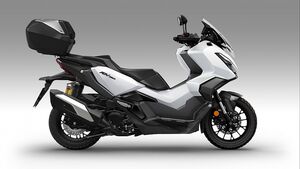 Honda ADV350 2026 года удивляет свежими расцветками и сохраняет лидерство