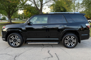 Владелец продает почти новый Toyota 4Runner с минимальным пробегом