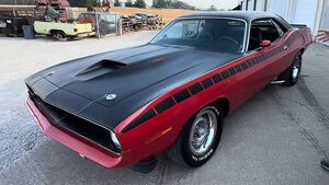 Редкая Plymouth AAR Cuda 1970 года: уникальные опции и яркий облик