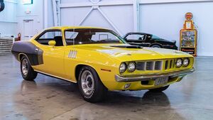Редкий Plymouth Hemi Cuda 1971 года в ярко-желтом цвете выставлен на аукцион