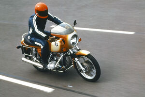 Continental лидирует в тестах ретро-мотошин по версии Motorrad
