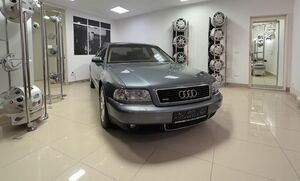 В Кирове продают почти новую Audi A8 2000 года выпуска за 12 млн рублей